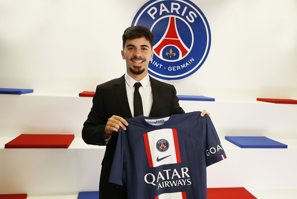 Qual a mais nova contratação do Paris Saint-Germain?