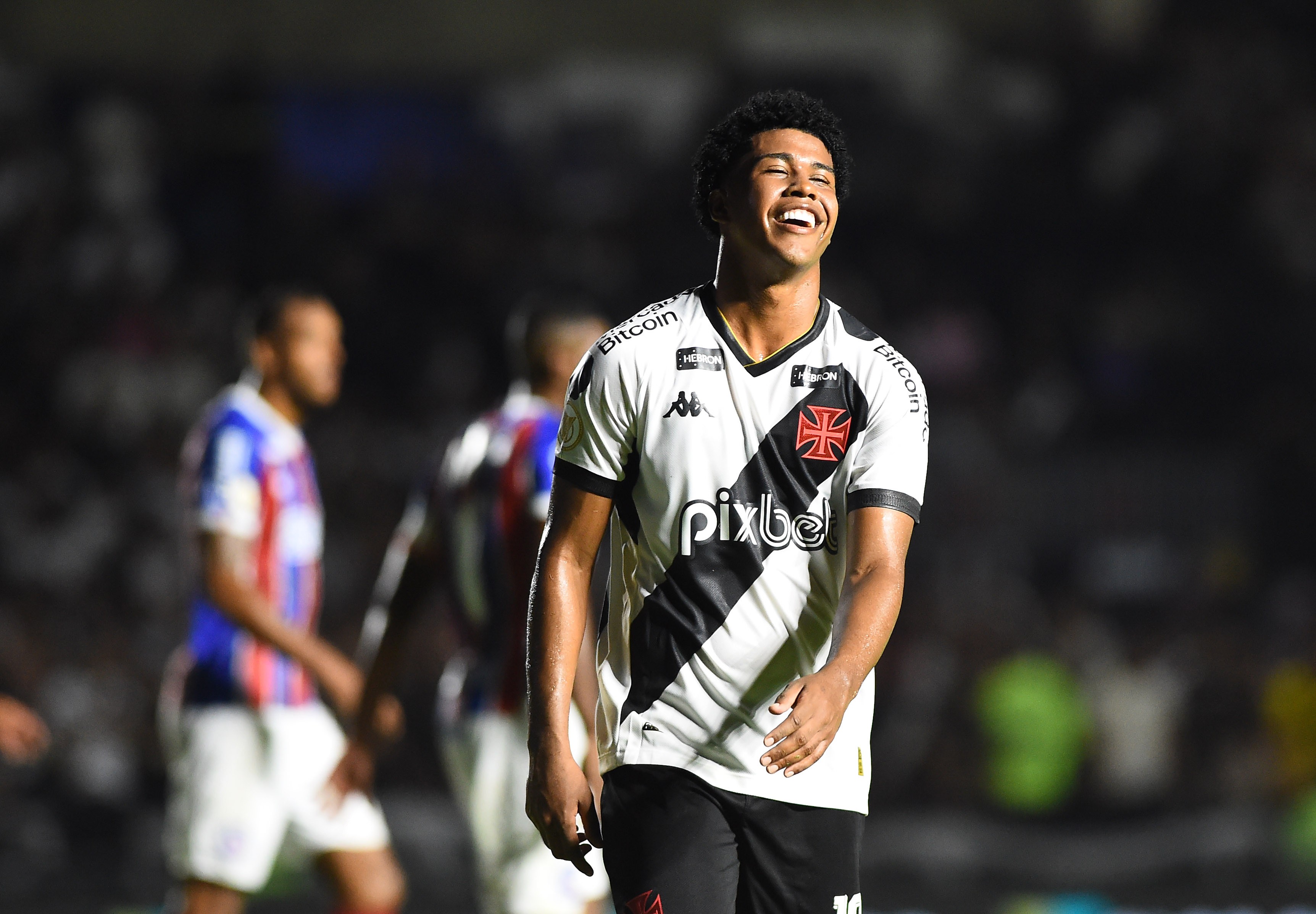 Flamengo usará camisa escrito: Todos com Vini Jr. em jogo contra o  Cruzeiro - Jogo24