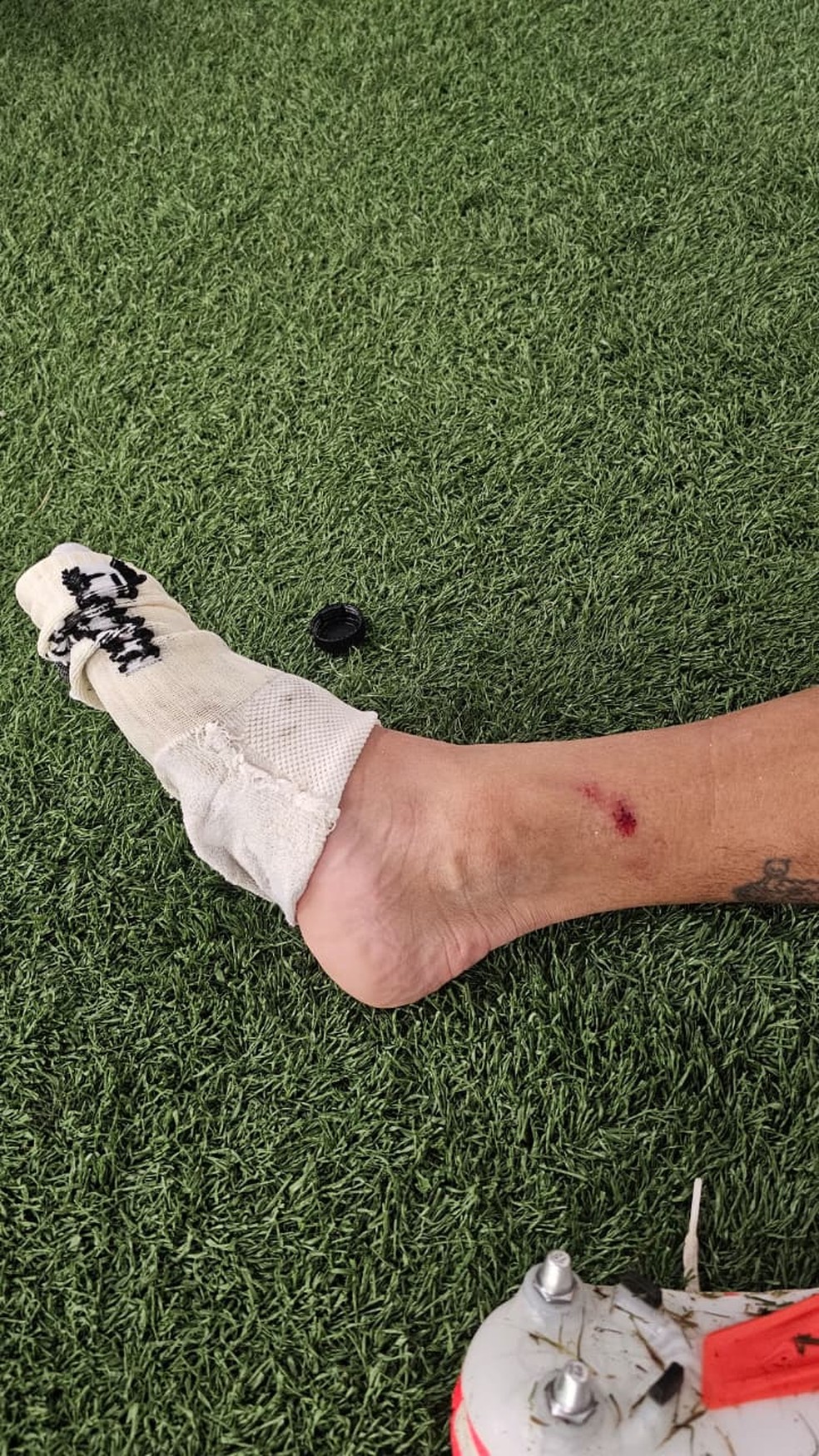 Fla-Flu: Canobbio leva a pior em dividida com Allan e deixa sua marca no clássico