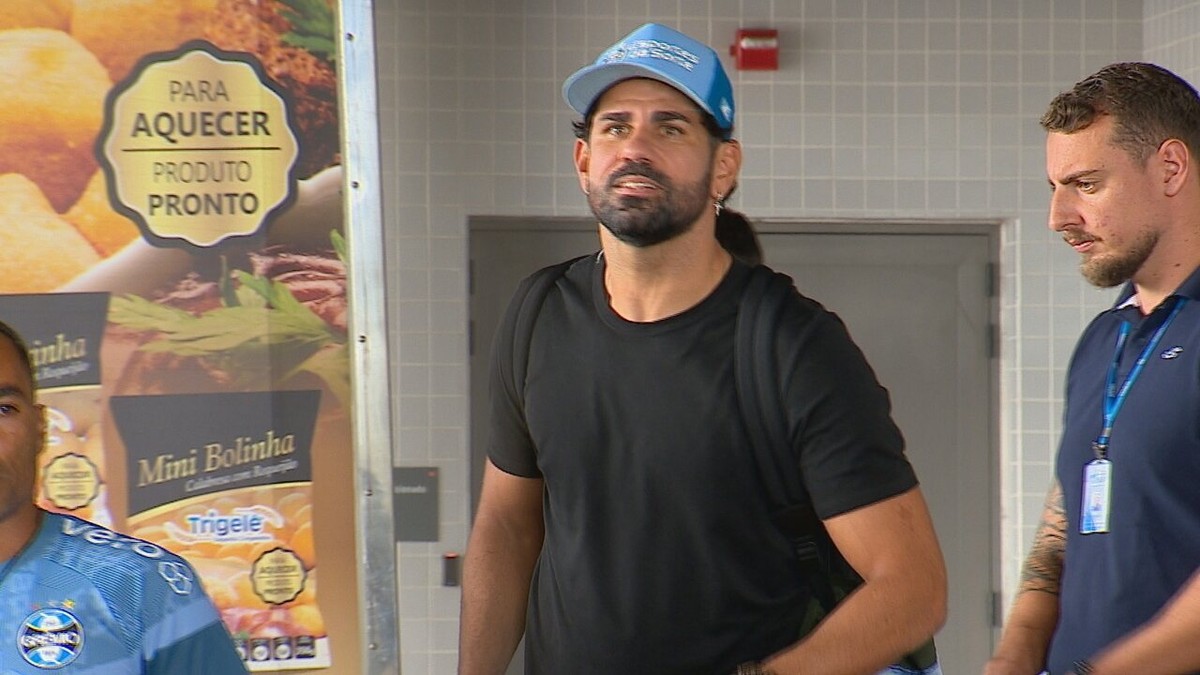 Renato realiza encontro com elenco antes do treino principal do Grêmio