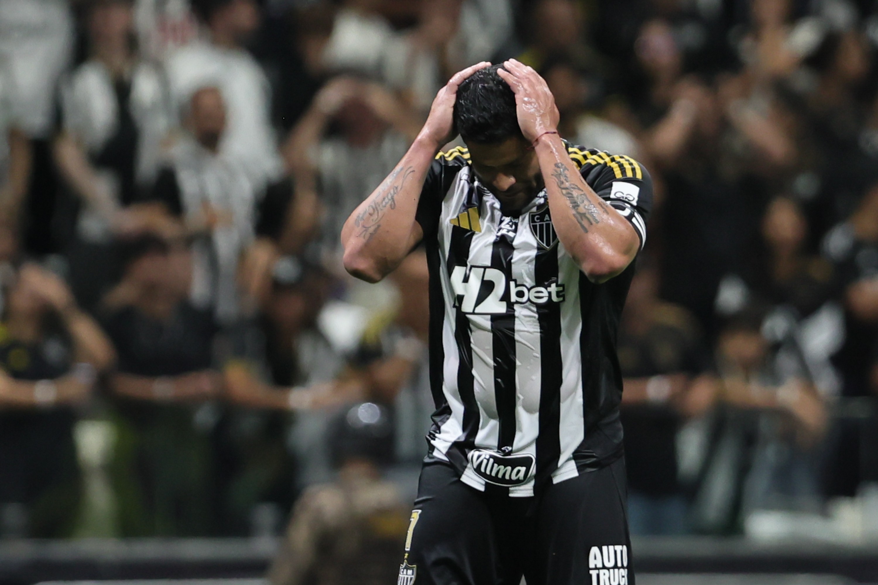Desfalque, Hulk soma 66 cartões amarelos pelo Atlético-MG