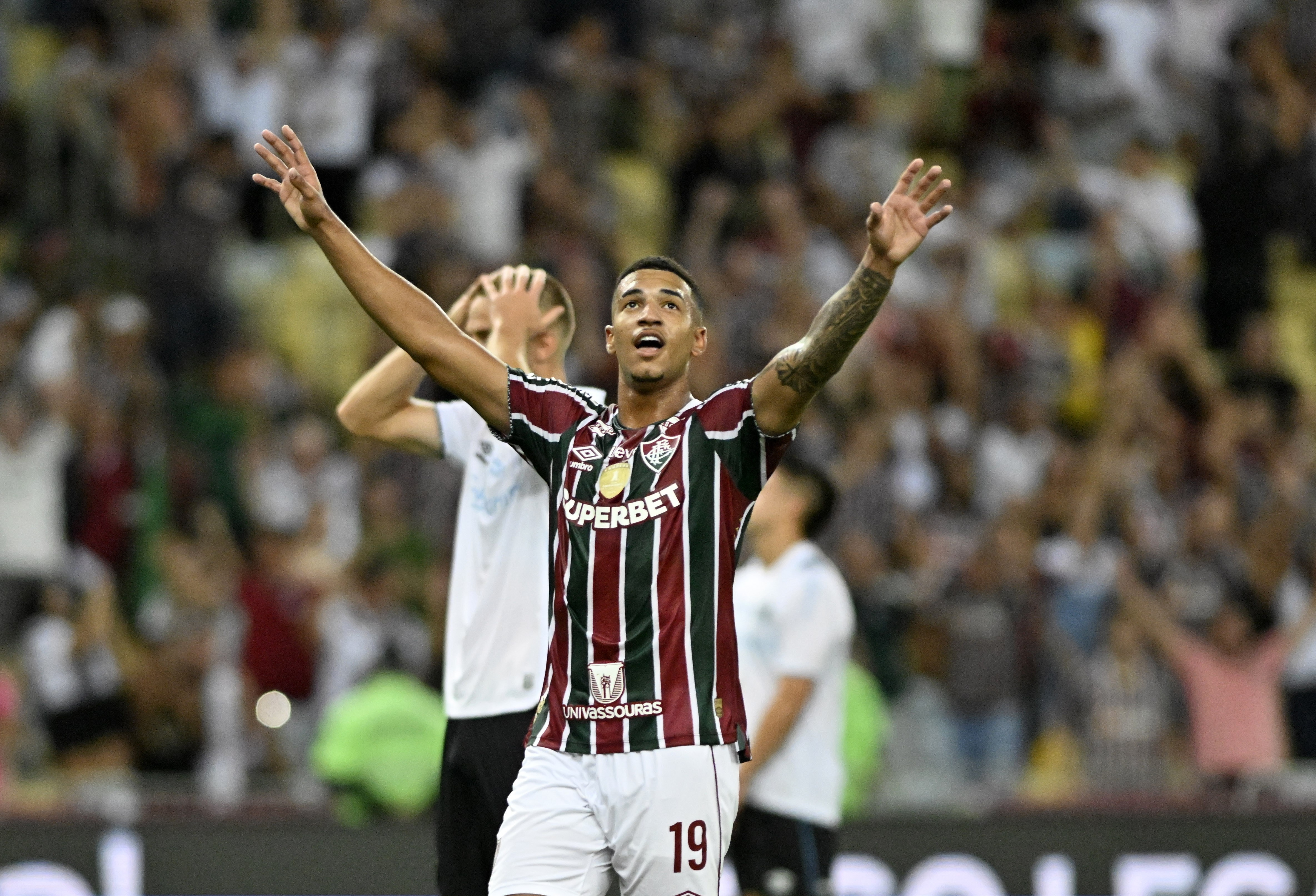 Fluminense recebe proposta do Shakhtar Donetsk por Kauã Elias