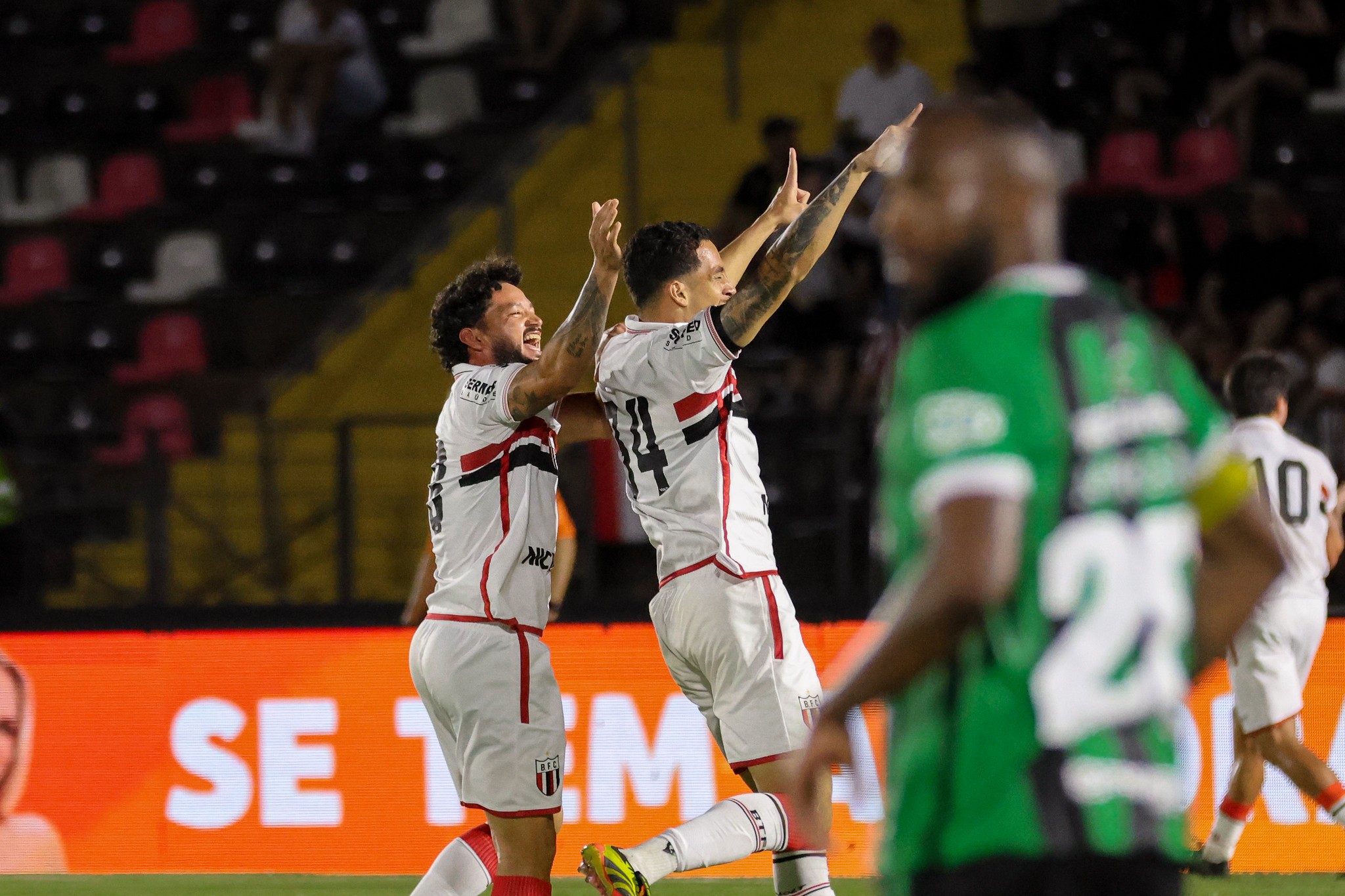 Escalação do Botafogo-SP: Badaró e Darlan disputam vaga de Ericson