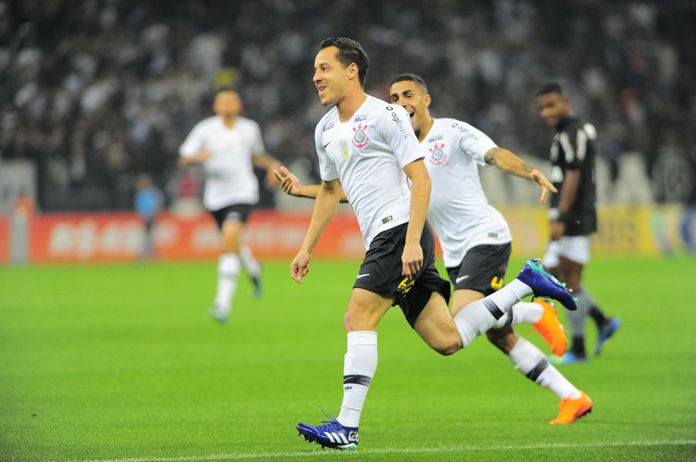 Rodriguinho brilhou com a camisa do Corinthians — Foto: Marcos Ribolli