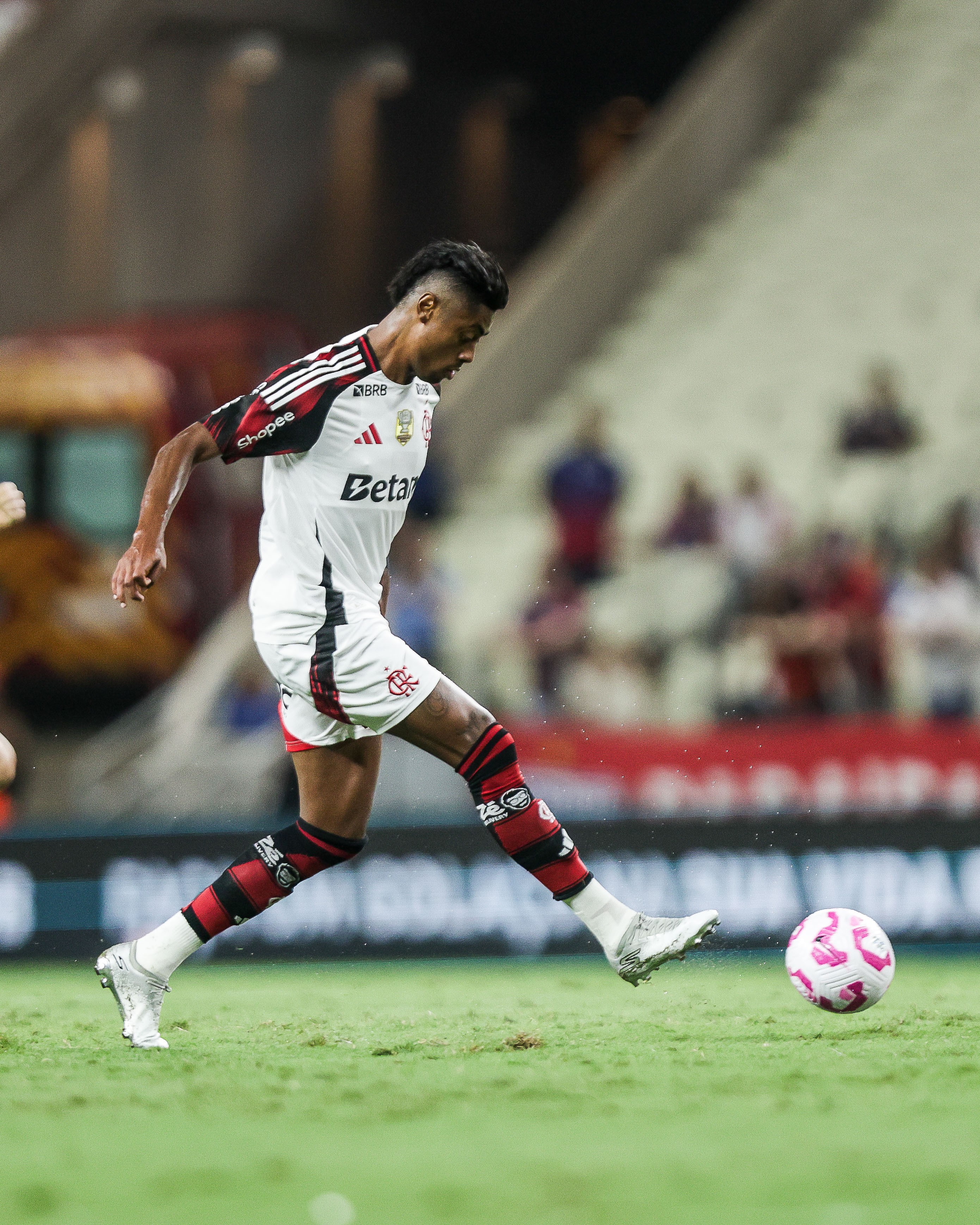 Flamengo reavalia situação de Bruno Henrique, mas incertezas aumentam para duelo contra Racing