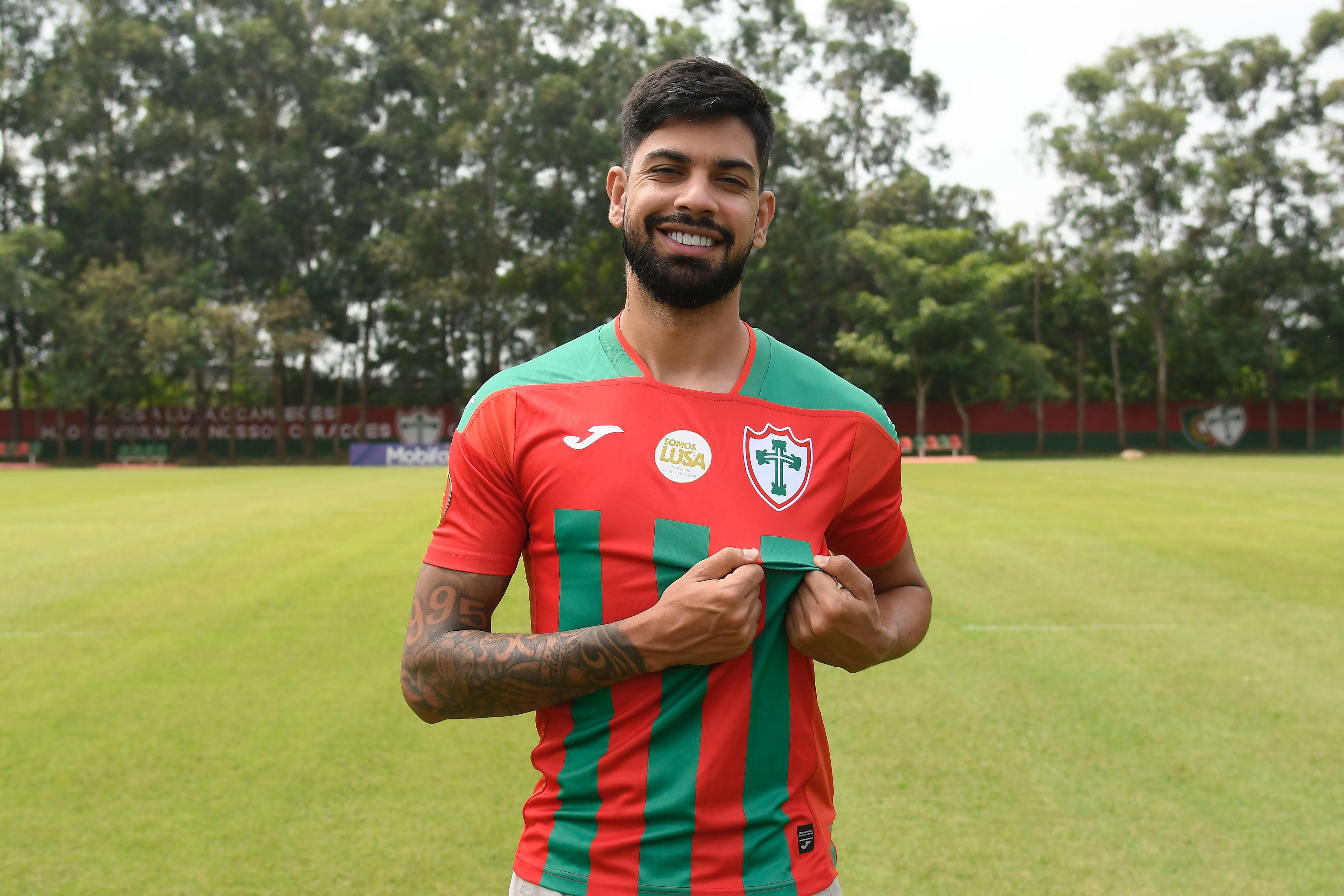 Portuguesa oficializa contratação do atacante Hériclis, do Maguary