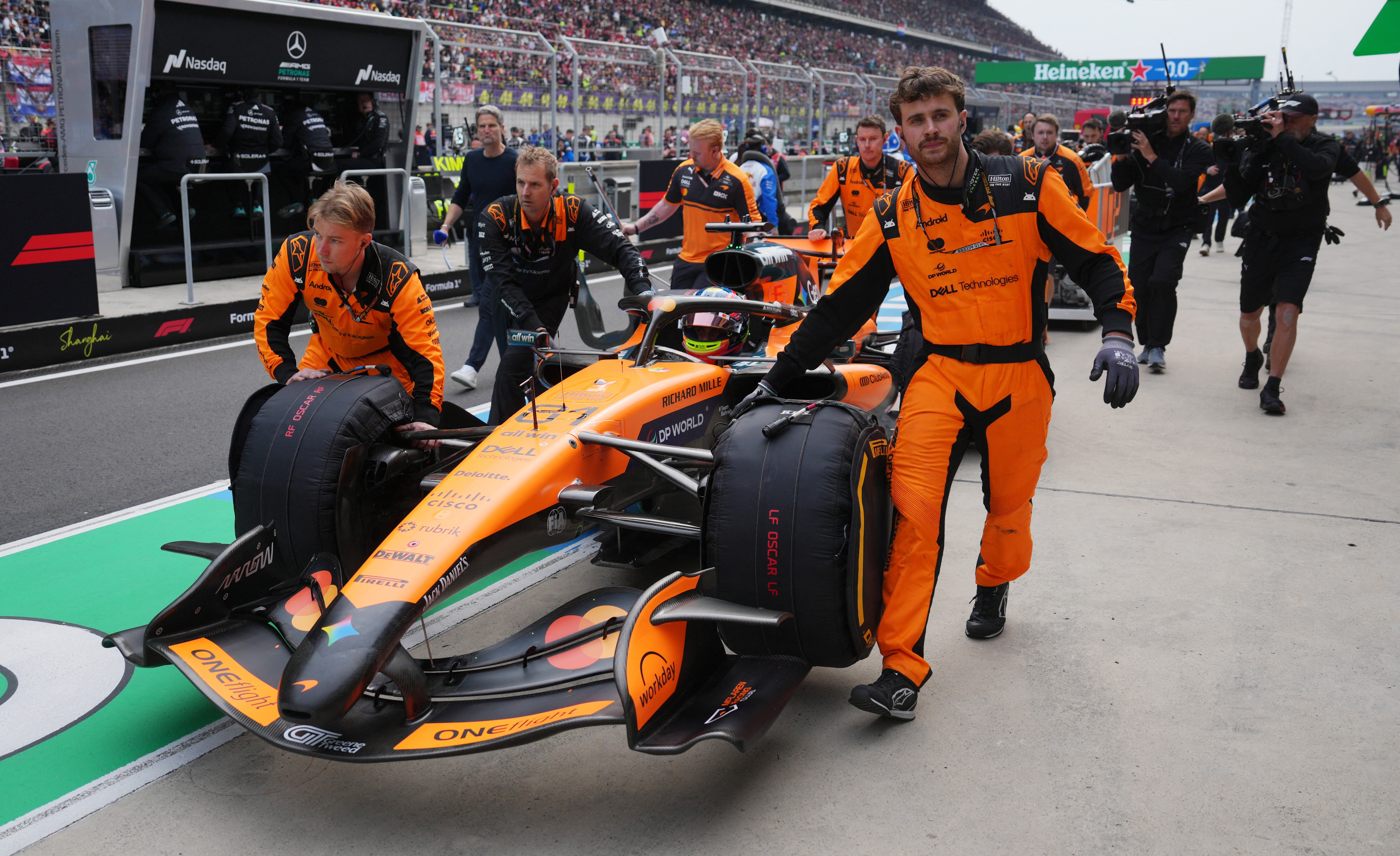 McLaren explica abandono duplo na China: "Coincidência infeliz"