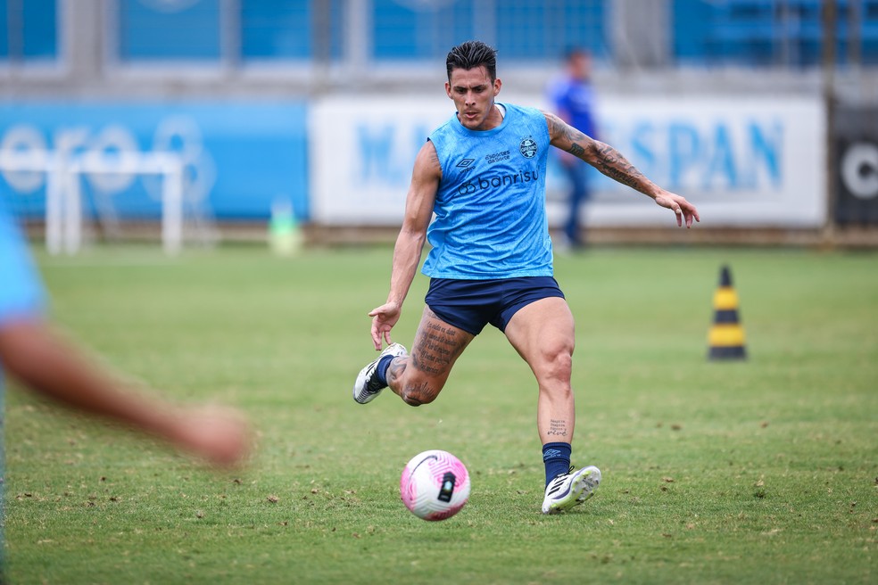 Kichan, como Pavon é conhecido, está recuperado de lesão e pode voltar à titularidade do Grêmio — Foto: Lucas Uebel/Grêmio FBPA