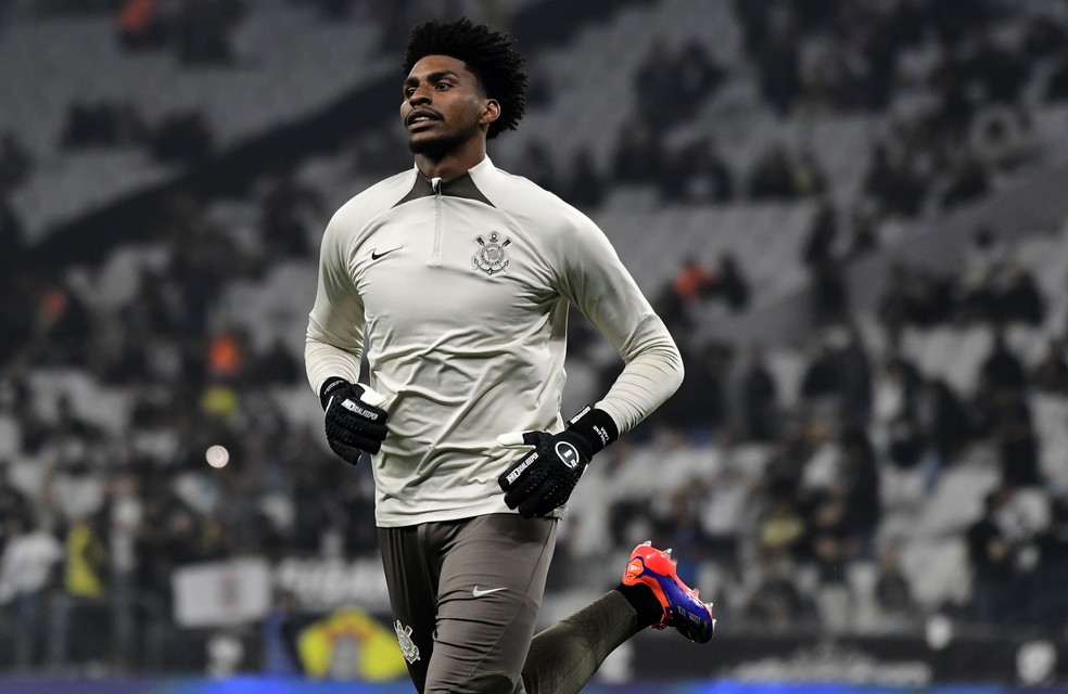 Hugo Souza, do Corinthians, antes do jogo contra o Bragantino