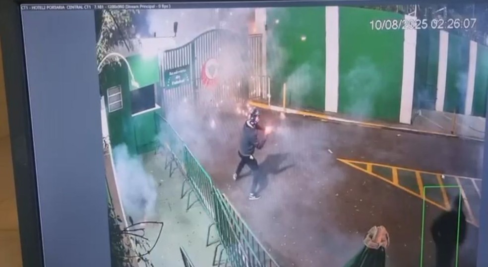 Palmeiras denuncia ataque com bombas e rojões na Academia de Futebol — Foto: Reprodução