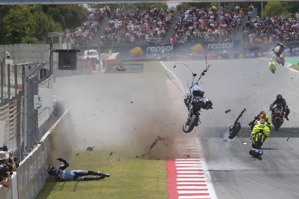 Acidente de Álex Márquez no GP da Catalunha de MotoGP — Foto: Gold & Goose Photography/Getty Images
