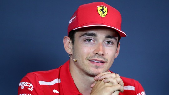 Leclerc sonha pilotar na MotoGP mas não sabe se Ferrari vai deixar