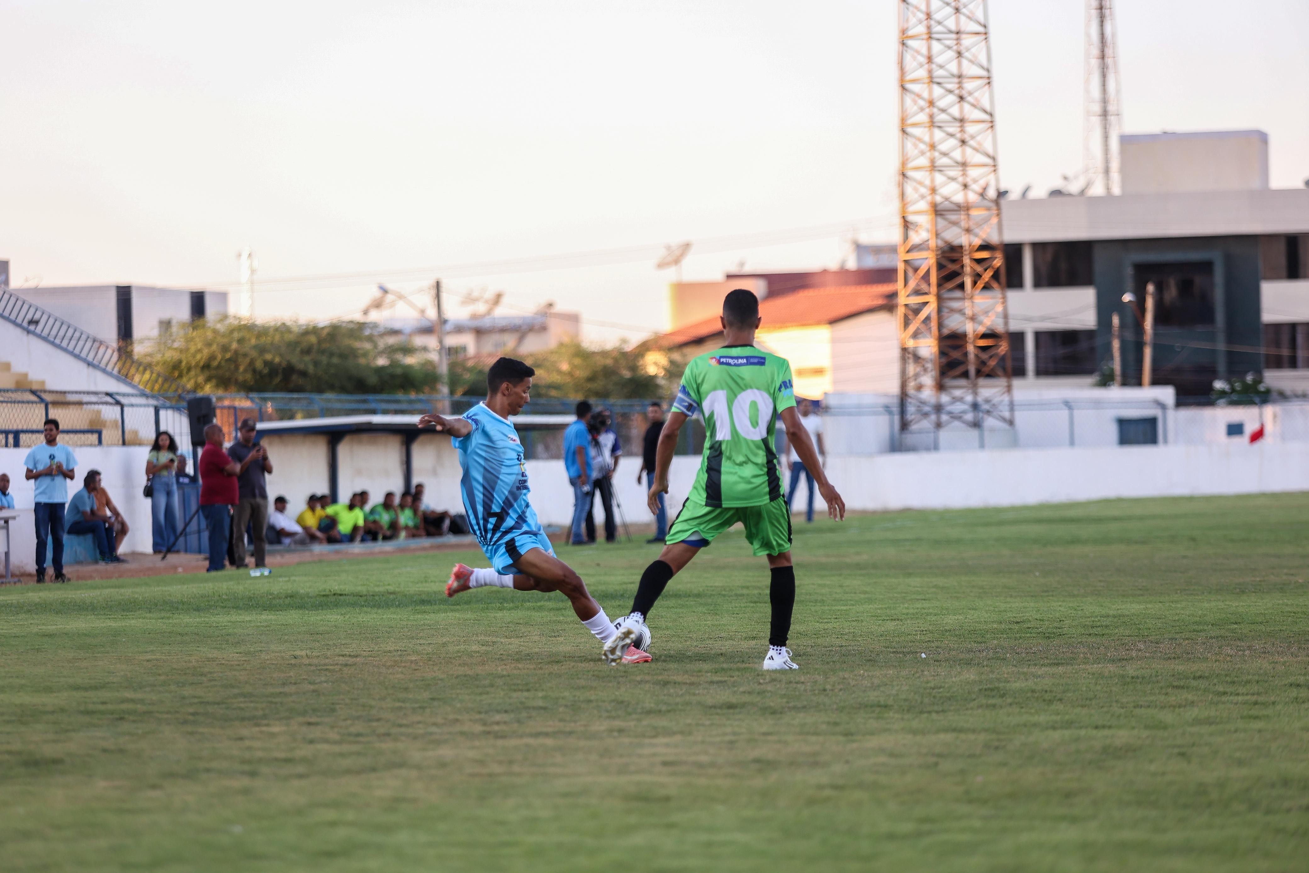 Pau Ferro e Lajedo abrem a Copa do Interior e Interbairros de Petrolina no Paulo Coelho