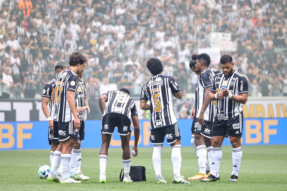 Atlético-MG vence, aumenta margem na liderança e amplia desespero do Grêmio