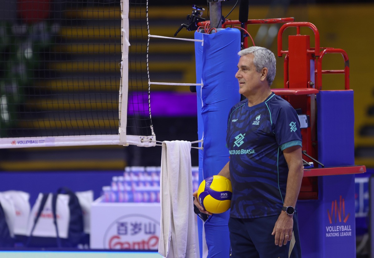 Zé Roberto cita luto por vice, mas elogia postura do Brasil na VNL: "Houve luta, houve atitude"