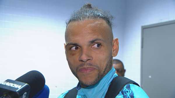 Estreia de Braithwaite na Arena do Grêmio e brincadeira com olho roxo
