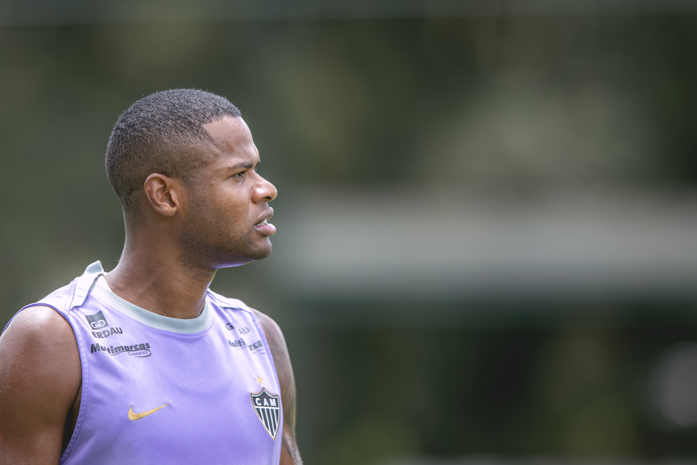 Júnior Santos deixa o  Galo  com alto custo e acerta seu  retorno ao Botafogo