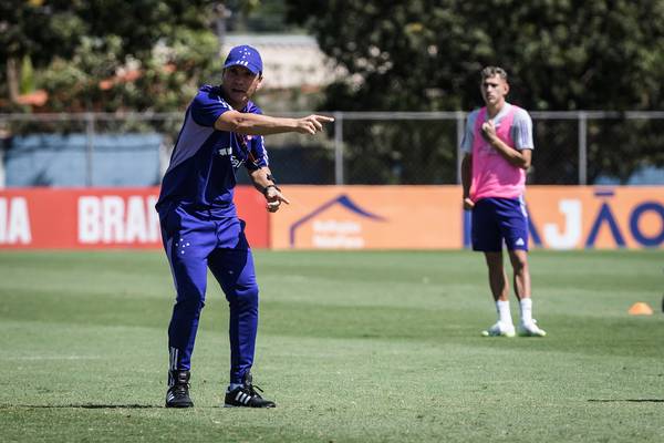 No Cruzeiro, Zé Ricardo elogia base na gestão de Ronaldo: Meninos talentosos