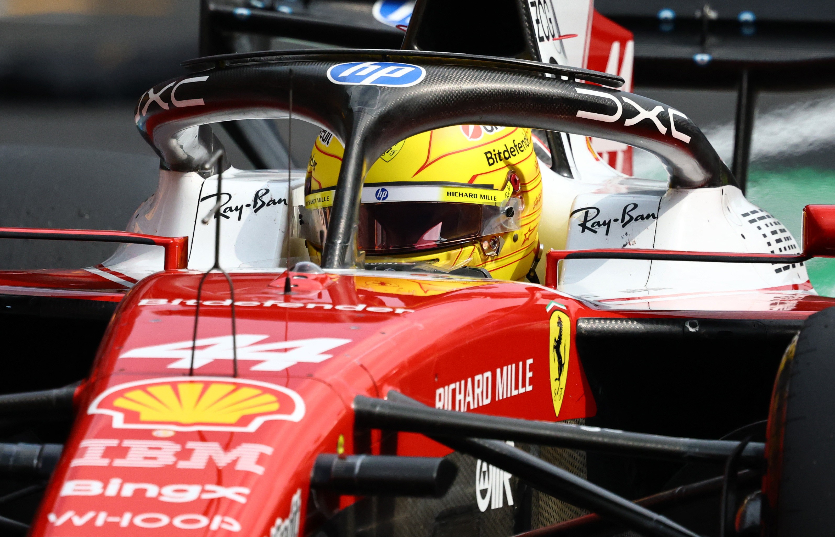 Hamilton cita orgulho com reação na F1 um ano após se dizer "inútil"