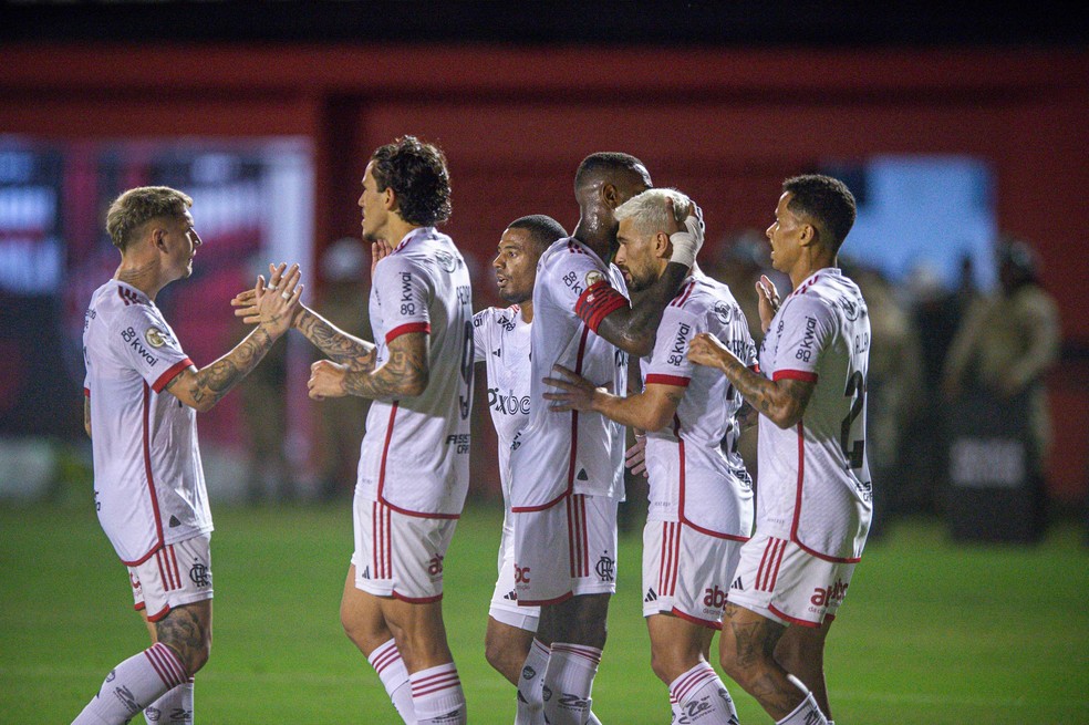 Arrascaeta comemora gol do Flamengo contra o Vitória — Foto: Jhony Pinho/AGIF