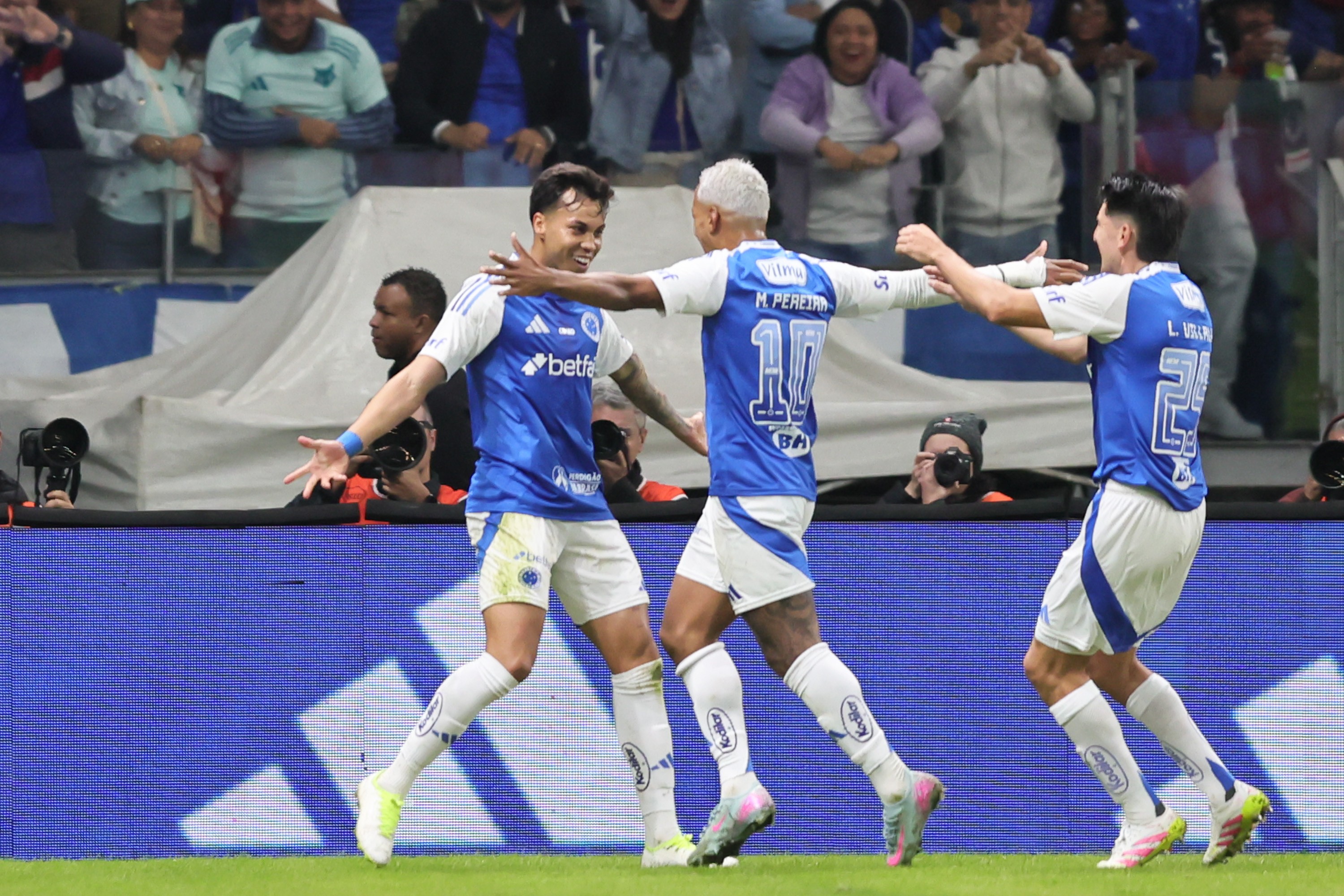 Cruzeiro: Villalba marca seu primeiro gol e Kaio Jorge se destaca novamente.