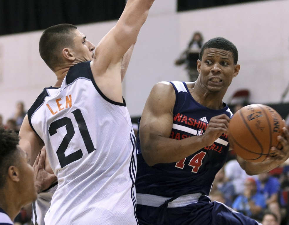 Com futuro incerto e sonhando com NBA, Scott Machado pode jogar no basquete  brasileiro - ESPN