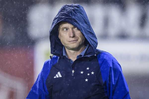 Cruzeiro dispensa técnico Fernando Seabra no comando da equipe.
