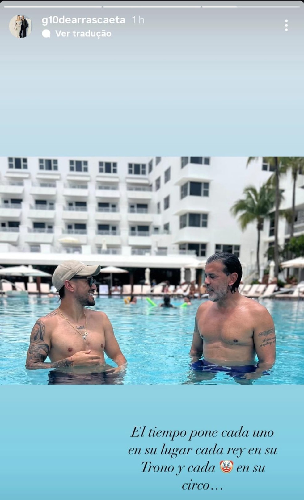 Arrascaeta posta foto ao lado do empresário, Daniel Fonseca, e uma indireta — Foto: Reprodução