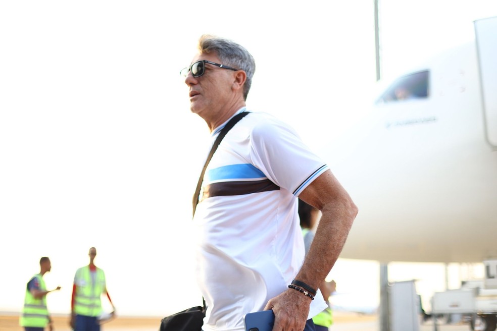 Renato Portaluppi em chegada do Grêmio a Belo Horizonte — Foto: Lucas Uebel/Grêmio