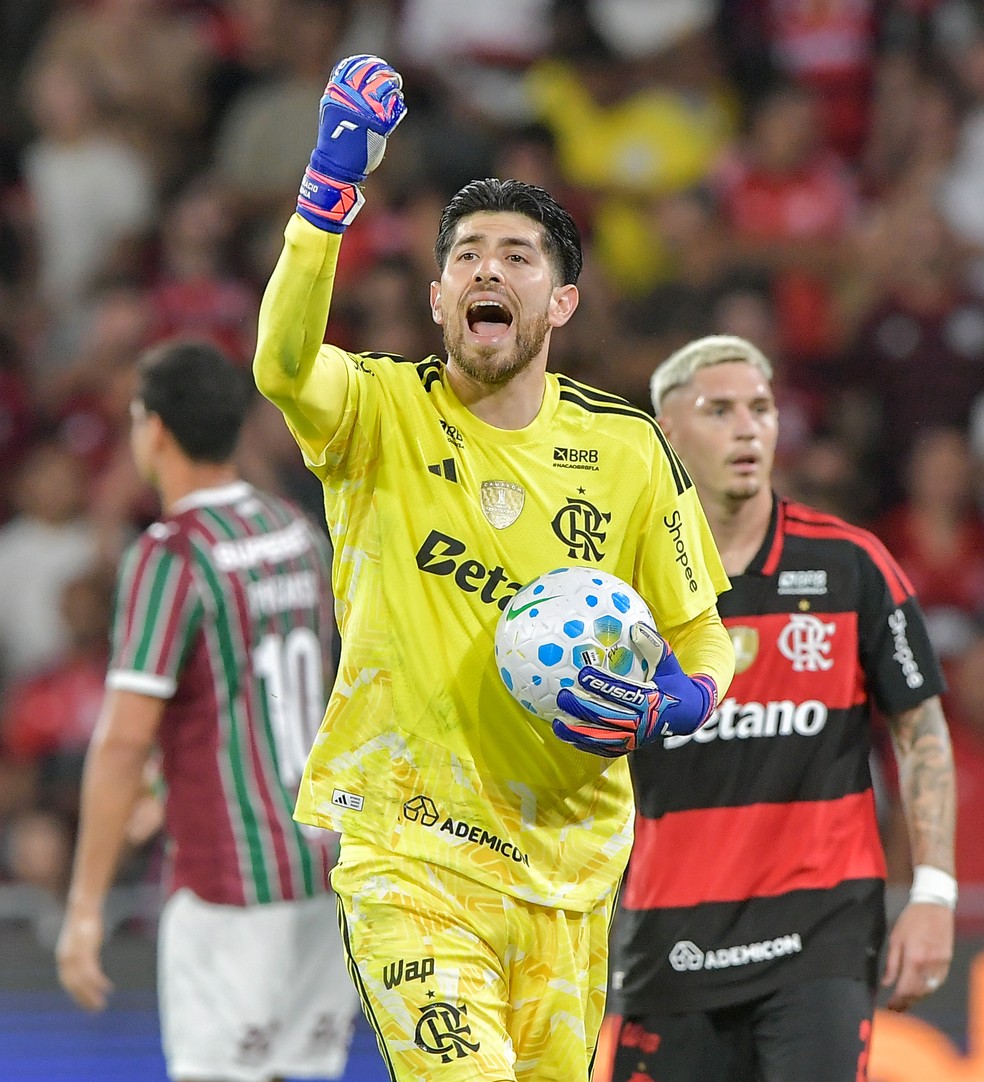 Rossi � titular absoluto no gol rubro-negro � Foto: Thiago Ribeiro/AGIF