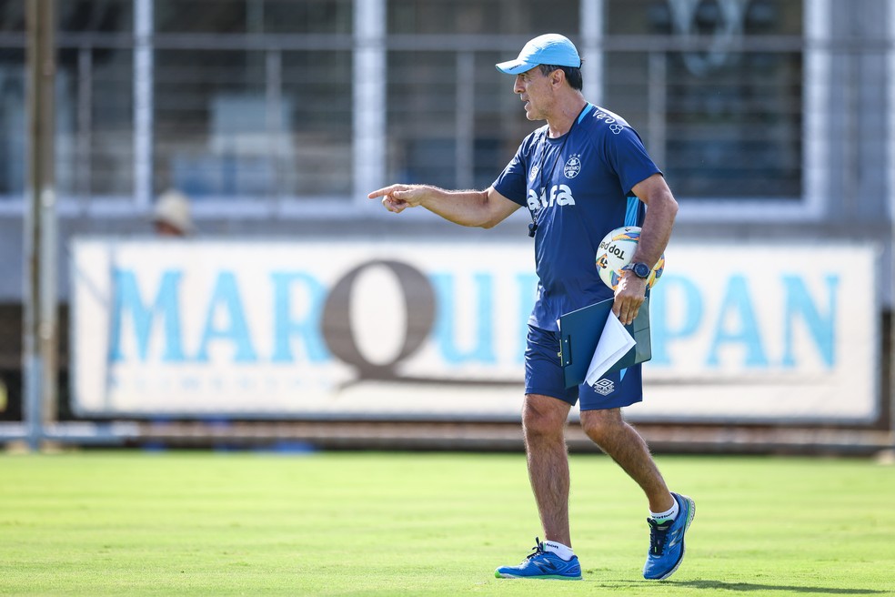 Quinteros comanda treino do Grêmio — Foto: Lucas Uebel/Grêmio