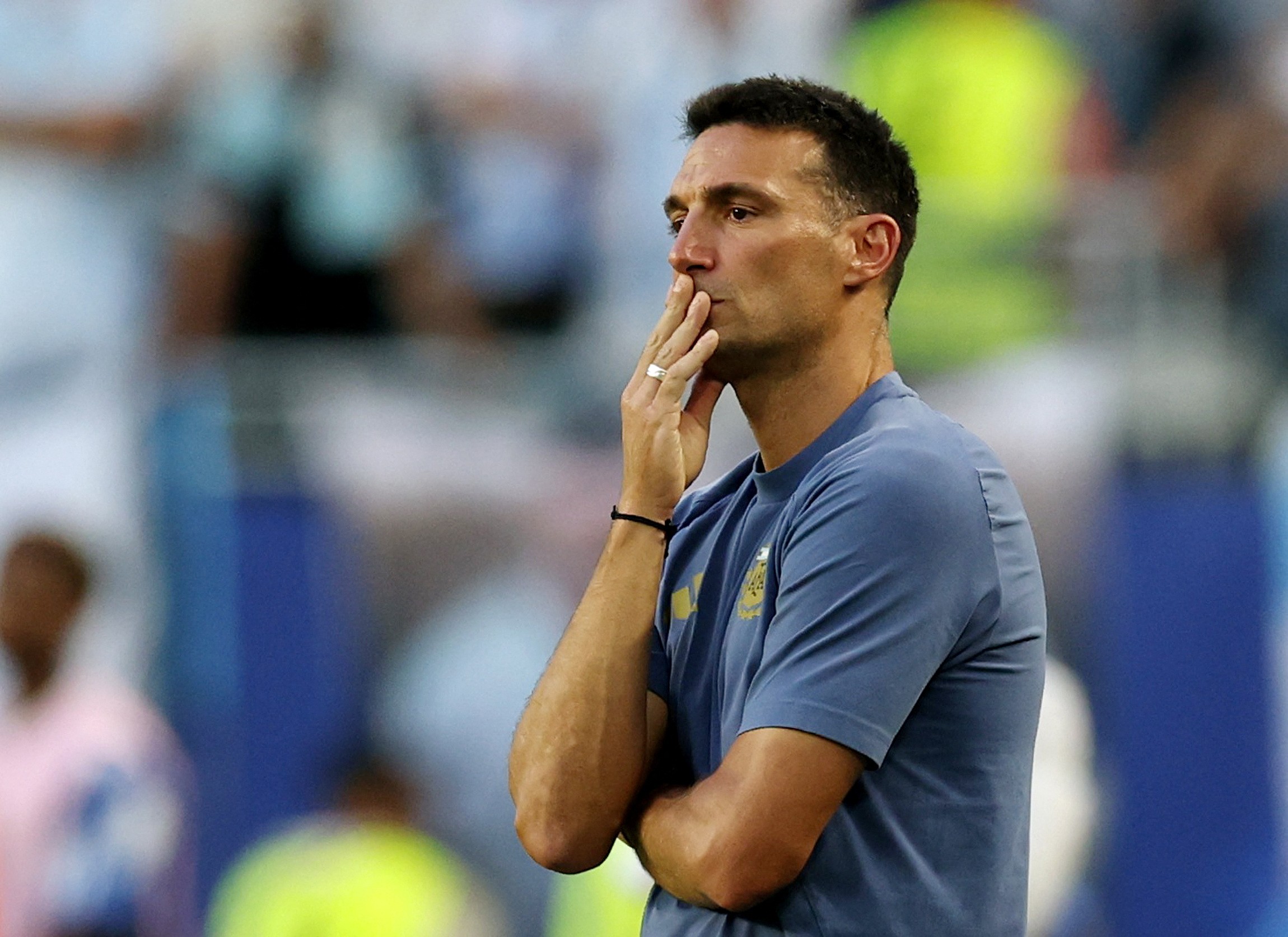 Família dividida na final? Entenda a relação de Scaloni com a Espanha