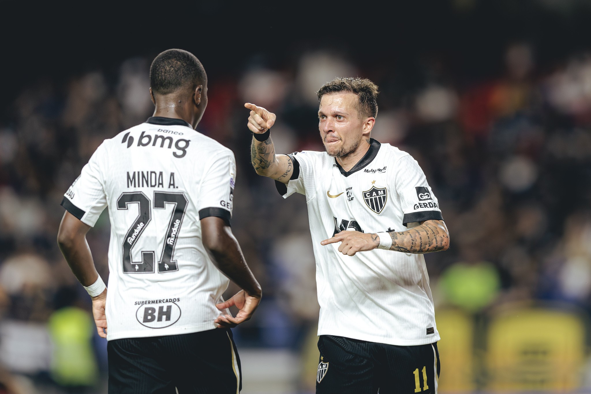 Atlético-MG encontrou solução pós-Hulk? Bernard se isola como artilheiro e comemora