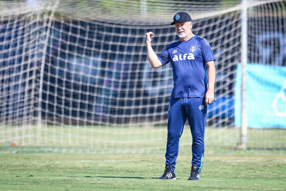 Mano Menezes comanda treino do Grêmio — Foto: Lucas Uebel/Grêmio