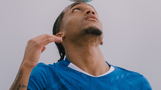 João Pedro, do Chelsea, faz post com referência à paródia "Palmeiras não tem Mundial" após vaga - Atacante dos Blues posta mensagem provocativa depois de eliminar o Verdão
