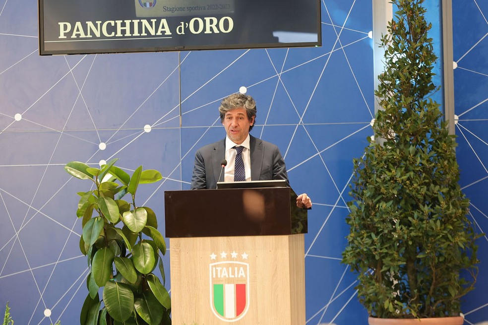 Albertini em evento da federação italiana de futebol — Foto: Getty Images