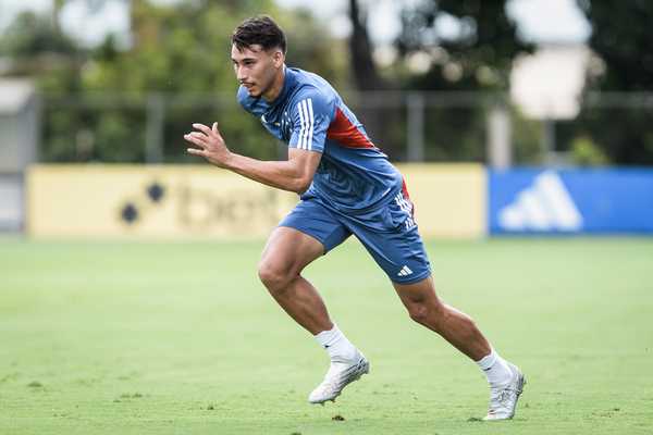 Cirurgia bem-sucedida: Cruzeiro informa sobre operação de jogador japonês.