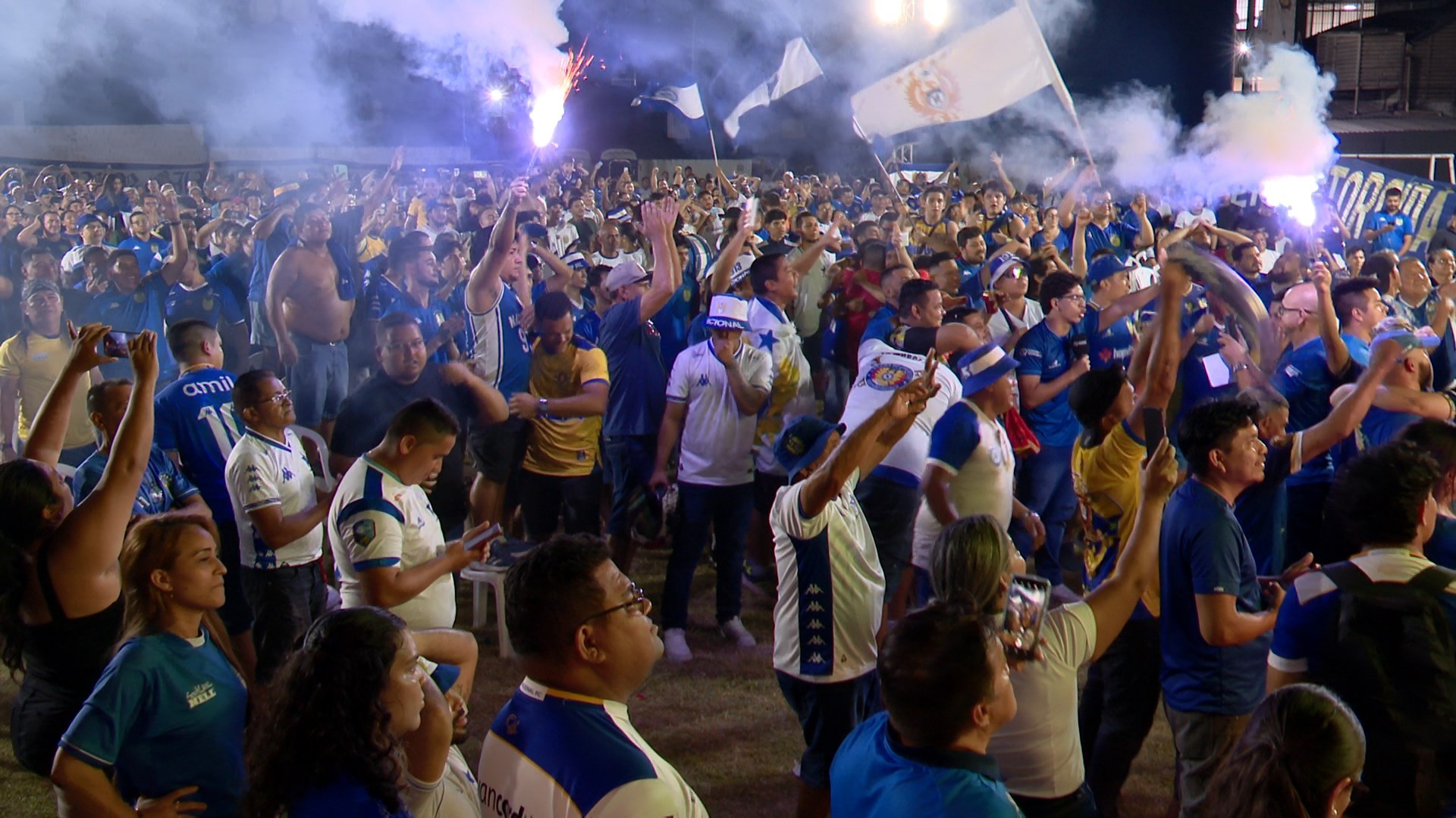 Em Manaus, torcida do Nacional-AM se reúne e comemora acesso à Série C do Brasileiro