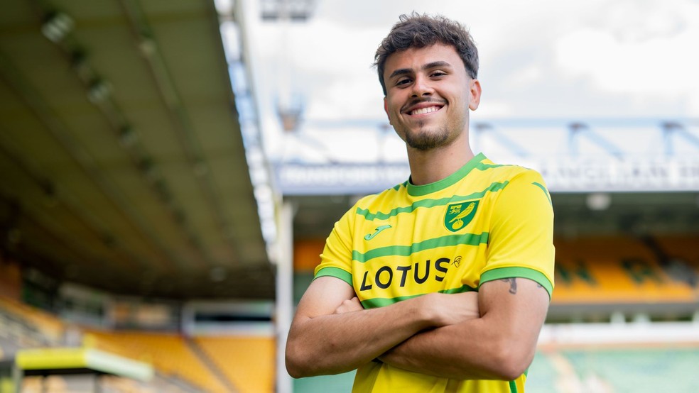 Pedro Lima é apresentado no Norwich, da Inglaterra — Foto: Norwich / divulgação