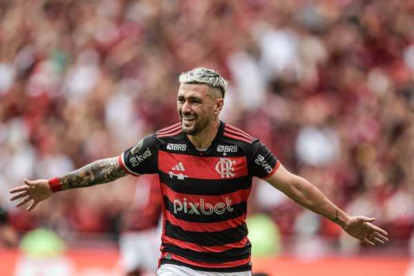 Arrascaeta revela necessidade de limpeza no joelho no fim do ano