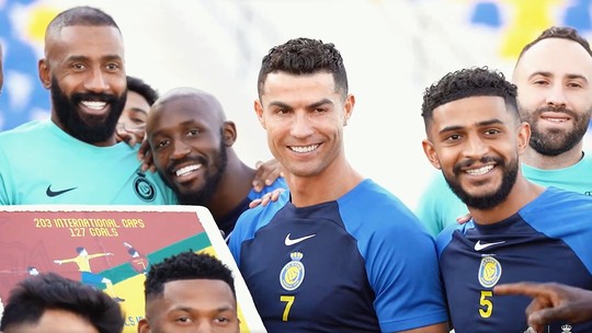 Cristiano Ronaldo ganha homenagem do Al-Nassr em seu retorno ao clube