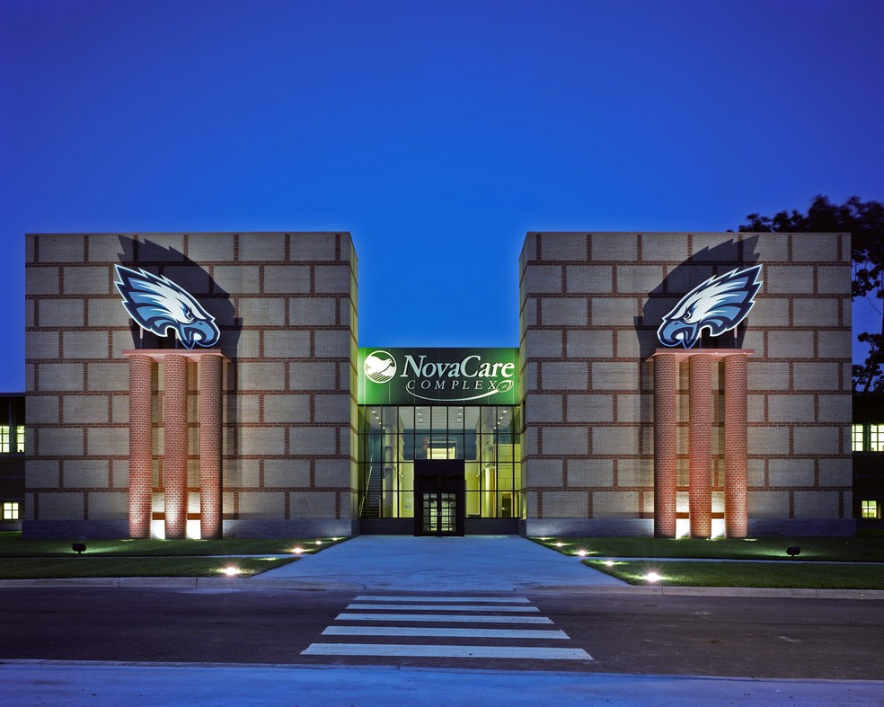 Entrada do CT dos Eagles — Foto: Divulgação