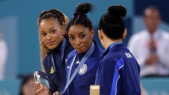 Simone Biles comemora ouro e brinca: "Estou cansada de competir com a Rebeca, ela é fenomenal" - Foto: (REUTERS/Amanda Perobelli)