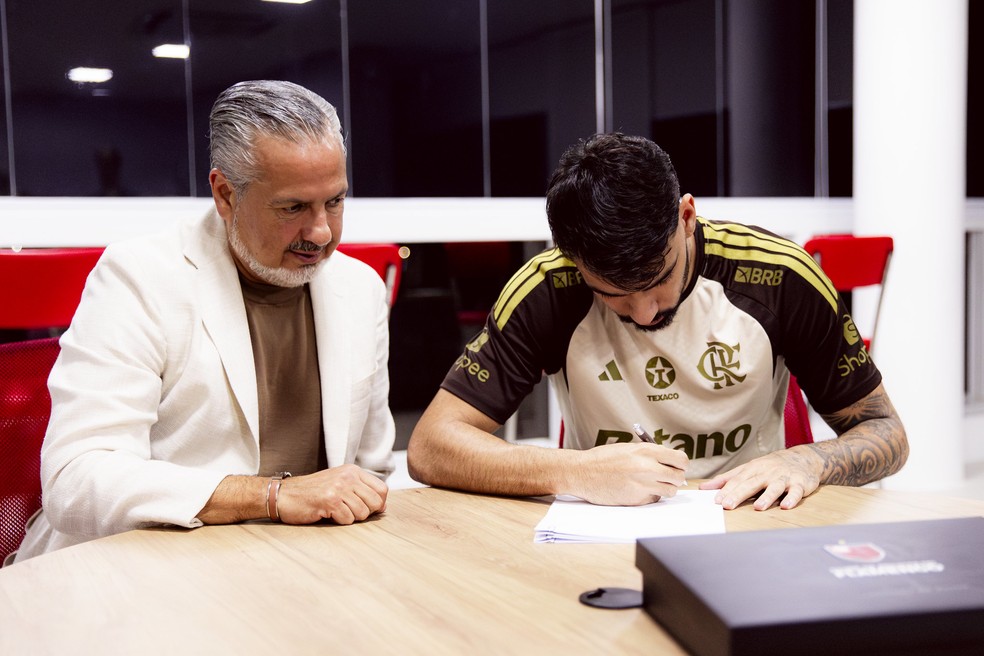 Lucas Paquet� assinou contrato com o Flamengo at� dezembro de 2030 � Foto: Gilvan de Souza/Flamengo
