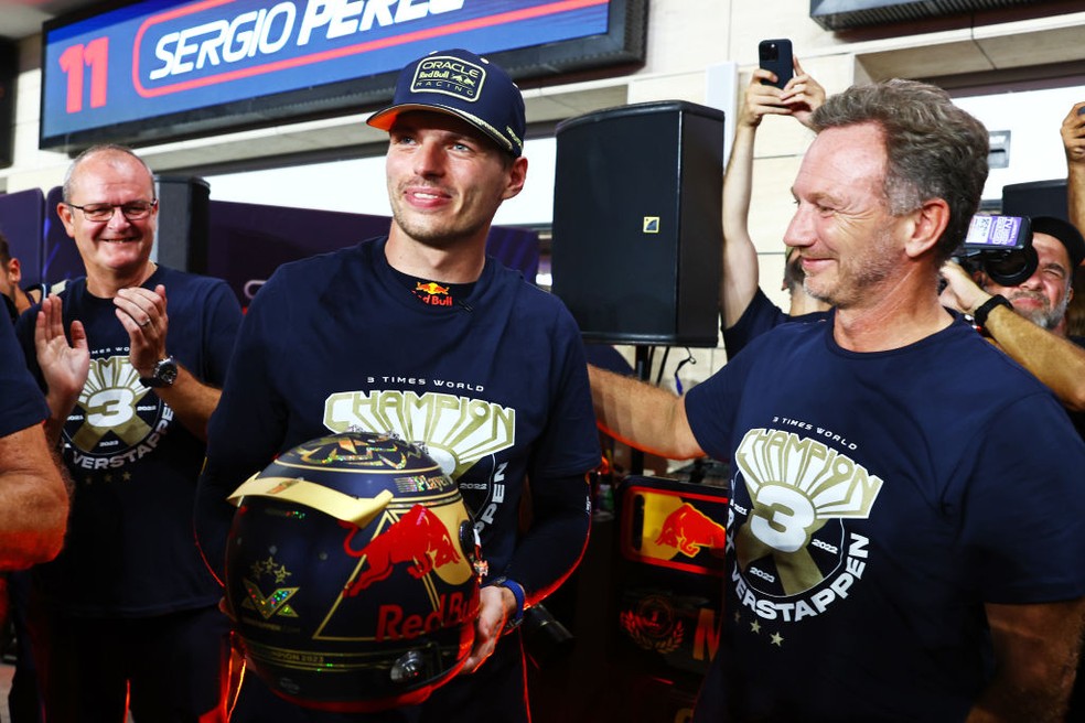 F1 2023: Max Verstappen e Christian Horner, chefe da RBR, celebram tri do holandês no GP do Catar — Foto: Mark Thompson/Getty Images