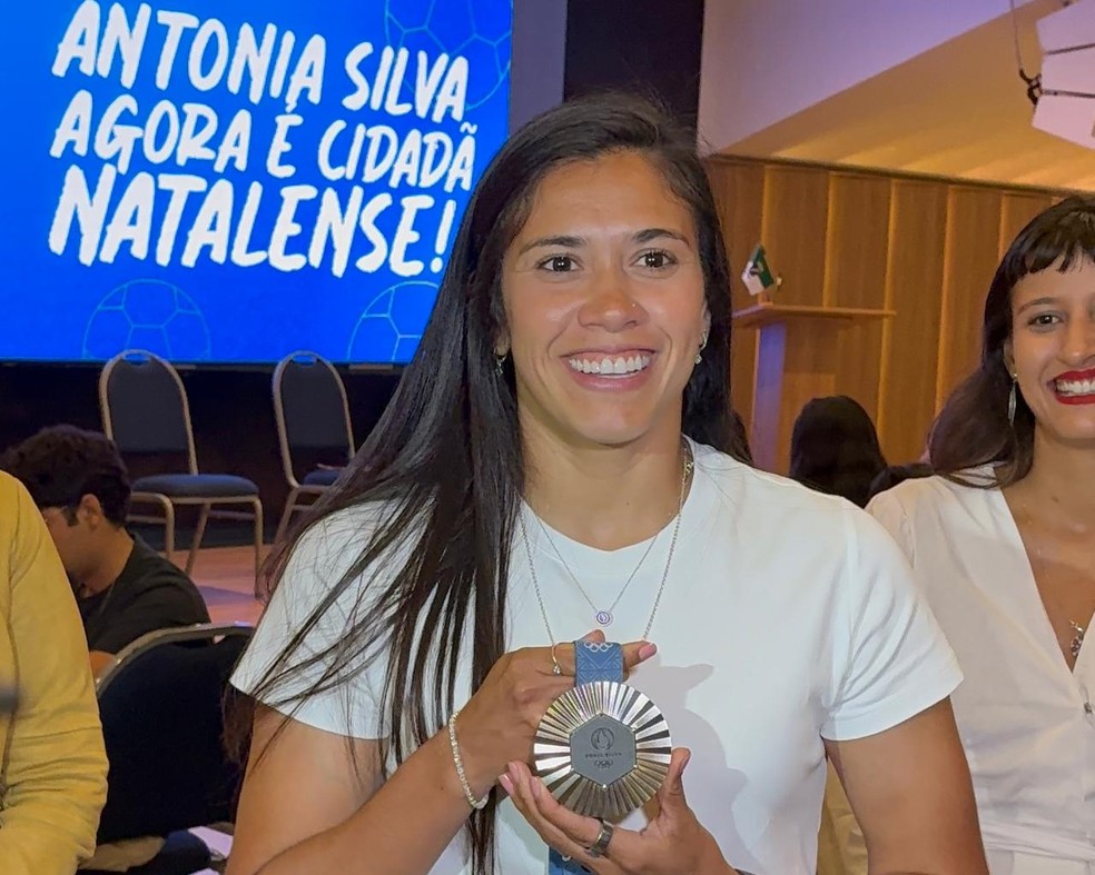 Defensora do Real Madrid recebe t&iacute;tulo de Cidad&atilde; Natalense em sess&atilde;o solene na Arena das Dunas &mdash; Foto: Augusto C&eacute;sar Gomes