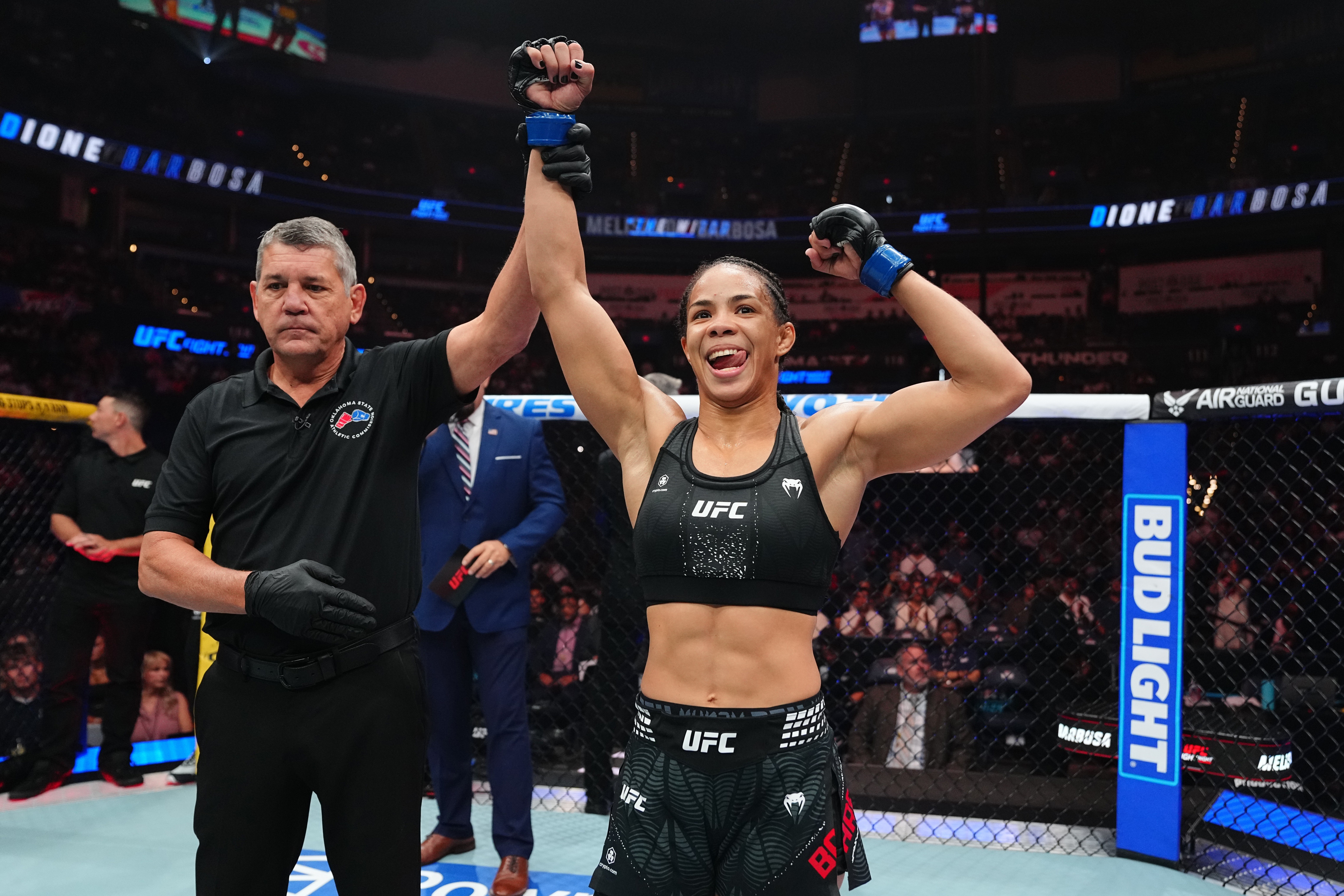 UFC: Felipe Franco e Dione Barbosa vencem; Tabatha Ricci é dominada por americana
