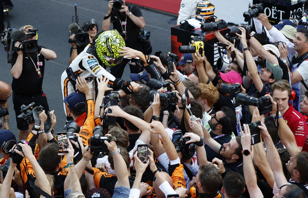Lando Norris comemora a vitória no GP de Mônaco da F1 2025 — Foto: Stephanie Lecocq/Reuters