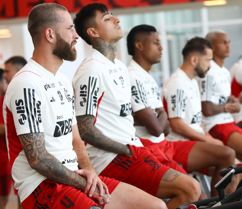 Titulares do Flamengo fazem trabalho regenerativo — Foto: Gilvan de Souza / Flamengo
