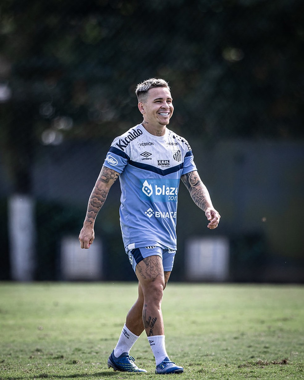 Soteldo durante treino do Santos — Foto: Raul Baretta/ Santos FC